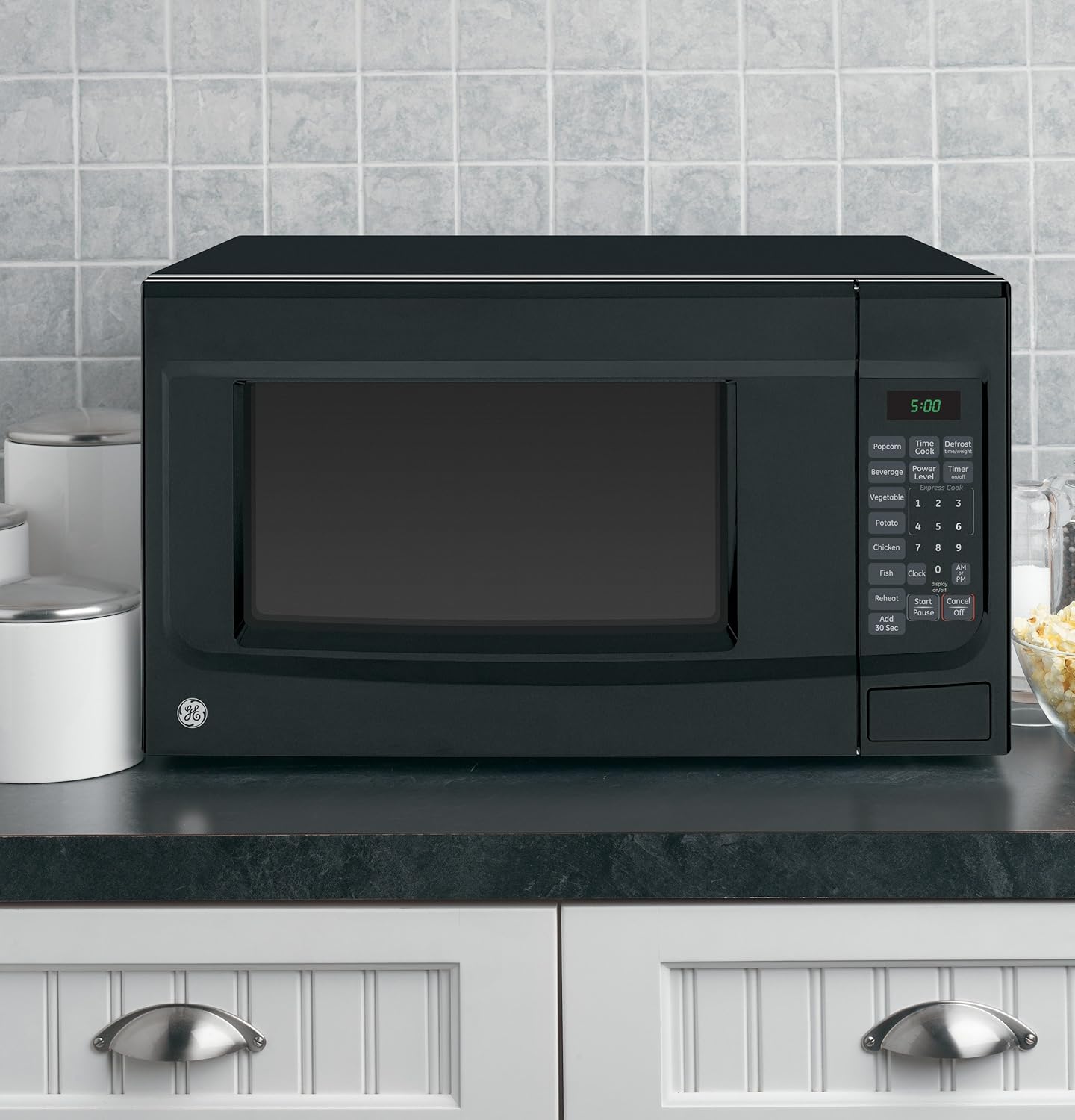 1.4 cu. ft. Countertop Microwave in Black